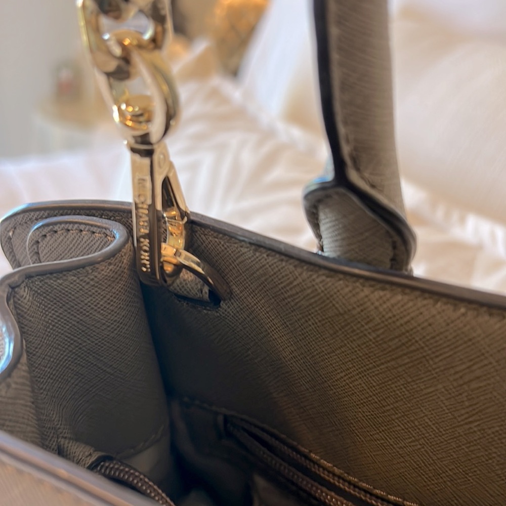 Michael Kors Bag - Picture 7 of 9